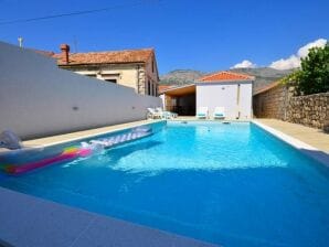 Maison de vacances Holiday Home Belmondo- Three Bedroom Home with Terrace and Private Pool (A6) - Gruda - image1