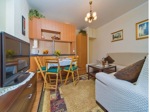 Apartment Maru - Two Bedroom Apartment with City View (A4)
