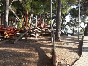 Guest House Villa Nina- Comfort Triple Room with Balcony and Sea View (S1 - crvena)