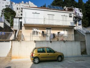 Apartment Guest House Kusalo-  Basic Triple Room with Patio (Soba 3) - Dubrovnik - image1