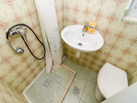 Apartment Rooms Jozomare - Twin Room with Shared Bathroom (3rd Floor)