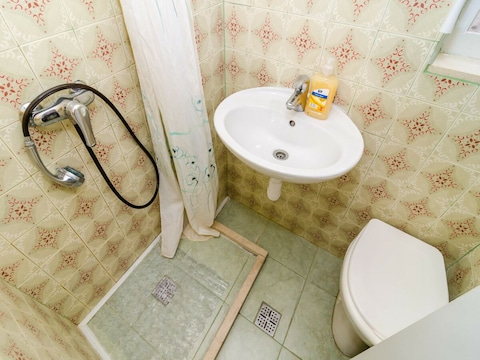 Apartment Rooms Jozomare - Twin Room with Shared Bathroom (3rd Floor)