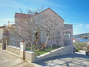 Apartments Villa Rose - Economy Studio with Sea View and shared  Terrace (A3 crveni)