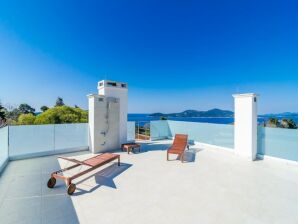 Apartment Lula - Superior Two-Bedroom Apartment with Balcony and Sea View