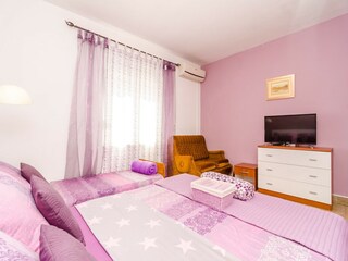 Apartment Potomje Features 8