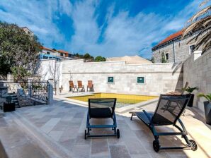 Apartment Rooms Miron - Standard Double Room with Sea View - R3 - Sumartin - image1