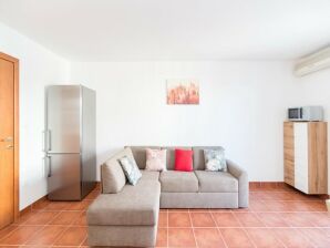 Apartamento Apartment Budimir - Two Bedroom Apartment with Balcony