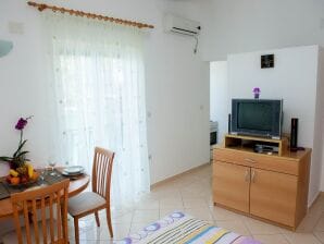Apartments Tiho  & Jelena - Studio Apartment with Balcony and Sea View (Fureal) - Blace - image1