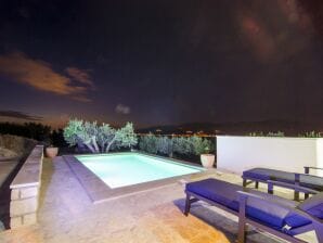 Maison de vacances Holiday Home Bliss - Holiday Home with Outdoor Pool and Sea View (ST) - Splitska - image1