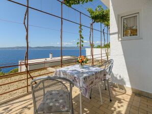 Apartment Rooms Sani- Double Room with Terrace and Sea View (S2) - Brela - image1