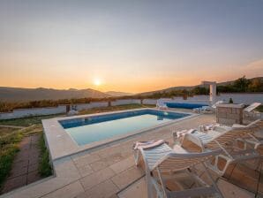 Villa Dea - Luxury Villa with Outdoor Swimming Pool - Kaštel Sućurac - image1