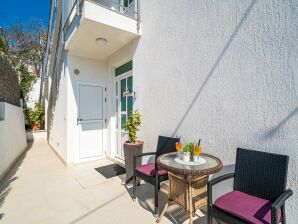 Apartments Blažević - Comfort Two Bedroom Apt with Hot Tub and Sea View