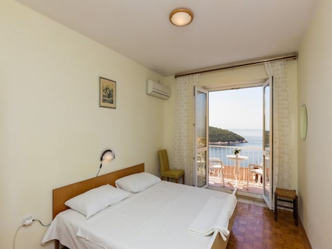 Apartment Beautiful Nest Rooms - One Bedroom Suite with Balcony and Sea view (Br. 2)