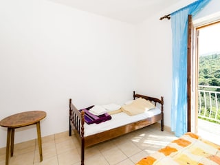 Apartment Molunat Features 12