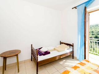 Apartment Molunat Features 14