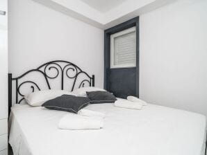 Mata Family Apartments - Deluxe Two Bedroom Apartment with Balcony and Sea View (A6) - Molunat - image1