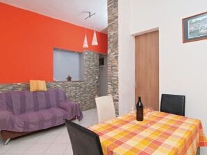 Apartments Roko (ST) - Standard Apartment mit einem Schlafzimmer und Gemeinschaftsterrasse (A1) - Jesenice bei Dugi Rat - image1
