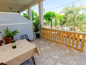 Apartments Ivana (TR) -Studio with Terrace ( A2) - Trogir - image1