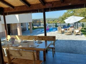 Farmhouse Holiday Home Gračec - Three  Bedroom Holiday Home with swimming pool - Dragatuš - image1