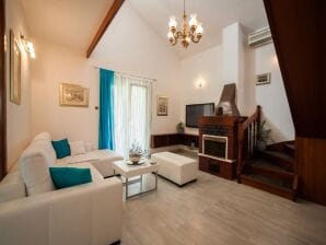 Maison de vacances Holiday home  Ingrid - Four Bedroom Holiday Home with Pool - Okrug Donji - image1