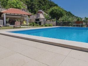 Maison de vacances Holiday Home Stari Zoganj - Two Bedroom Holiday Home with Terrace and Swimming Pool - Potomjé - image1