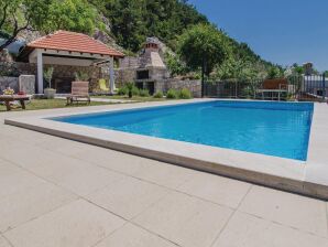 Maison de vacances Holiday Home Stari Zoganj - Two Bedroom Holiday Home with Terrace and Swimming Pool - Potomjé - image1