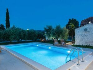 Maison de vacances Holiday Home Lovište-Three Bedroom Holiday Home with Pool and  Sea View - Loviste - image1