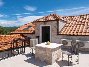 Ferienhaus Holiday Home Lovište-Three Bedroom Holiday Home with Pool and  Sea View