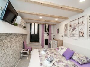 Apartment Lavender Room - Double Room (Ground Floor)