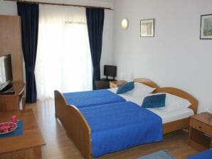 Apartment Guest House San Antonio-Triple Room with Balcony no.5 - Rogotin - image1