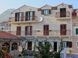 Apartments Paloc - Standard One-bedroom Apartment with Balcony (Žuti)