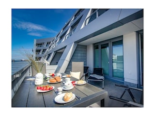 Hafenspitze App. 09 - Blick auf die Loggia mit einem traumhafenten Ausblick