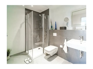 Hafenspitze App. 09 - Blick in das Duschbad