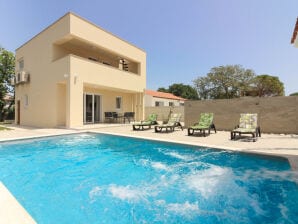 Villa Sunshine with private hot tub