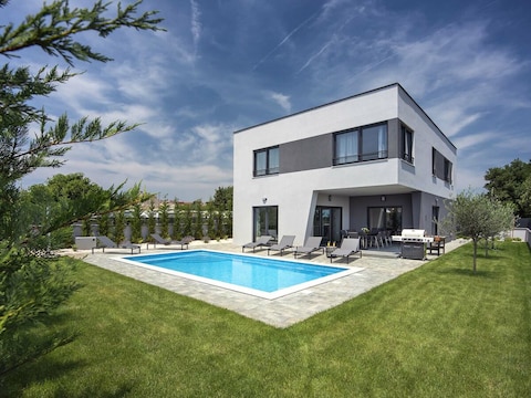 Villa Tika