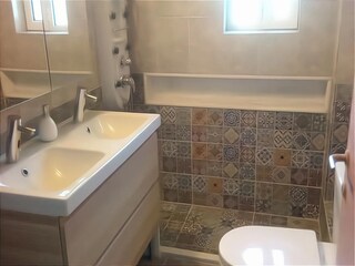 Apartment Rafina Features 9