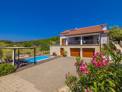 Vakantiehuis Franolic met zwembad