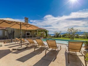 Ferienhaus Maison de vacances TRSJA avec piscine