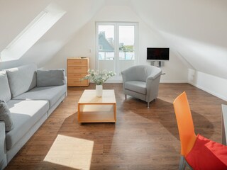 Wohnung Dach, Wohn- Essraum mit Balkon nach Westen