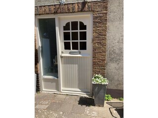 Haustür / Seitengarten