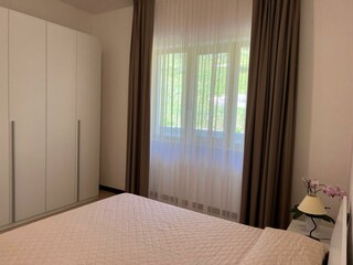 Schlafzimmer mit Doppelbett