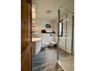 Bad mit Regendusche 2025