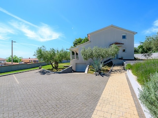Villa Labinci Outdoor Recording 8