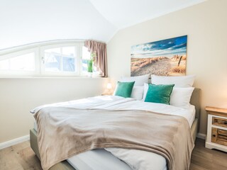 Schlafzimmer 1