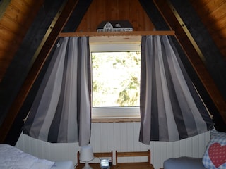 Schlafzimmer mit zwei Einzelbetten