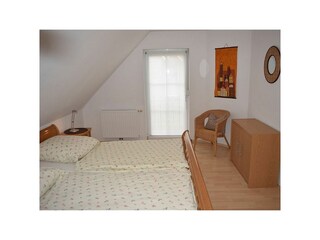 Schlafzimmer mit Doppelbett