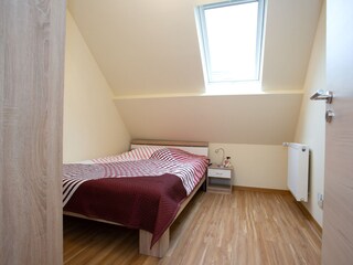 Schlafzimmer mit 1,40m Bett