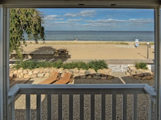 Blick vom Balkon in den Garten