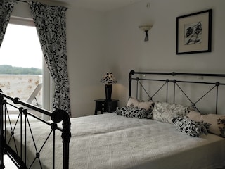 rechtes Schlafzimmer