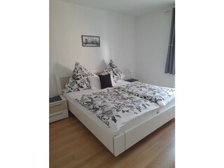 Schlafzimmer  2